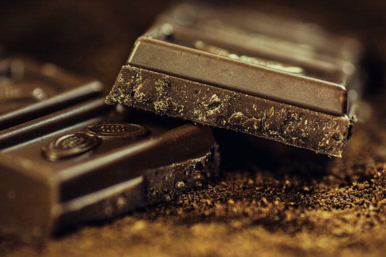 מתכון לעוגת שוקולד עם סוכריות | טעים וקל להכנה